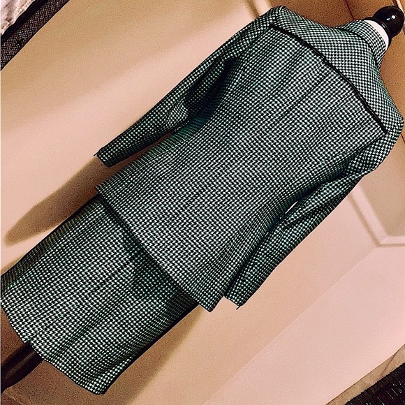 Carlisle Women’s Houndstooth Wool Business Suit - Picture 16 of 16